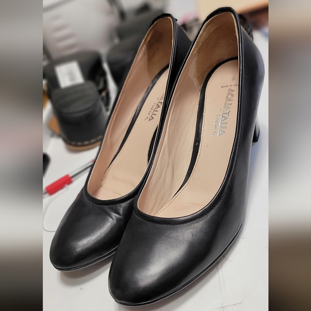 Aquatalia Black Leather Block HeelPumps  preloved sz 9